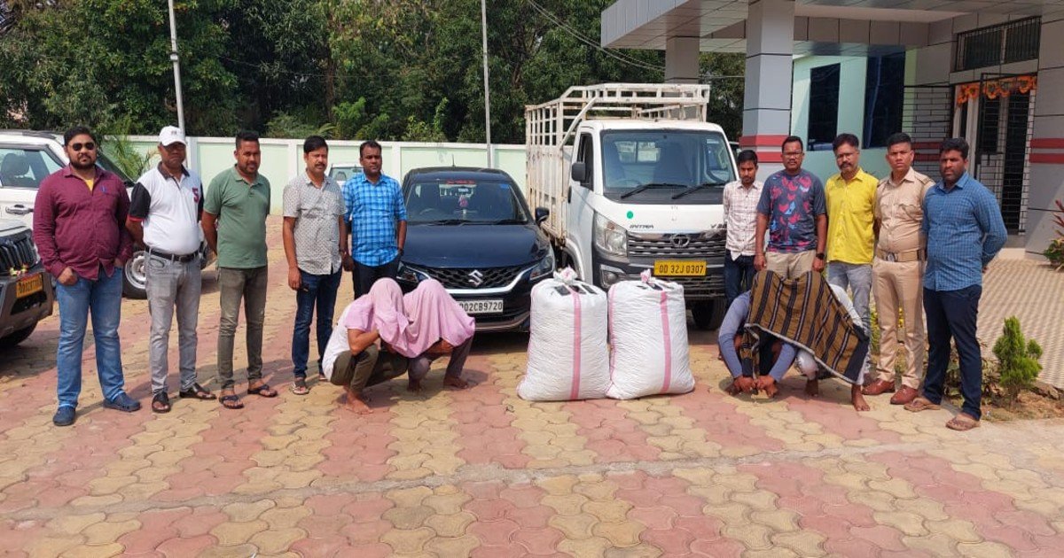 4 accused were arrested while illegally smuggling ganja and 70 kg of ganja was seized